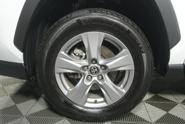 Used 2025 Toyota RAV4 XLE AWD/4WD image 9