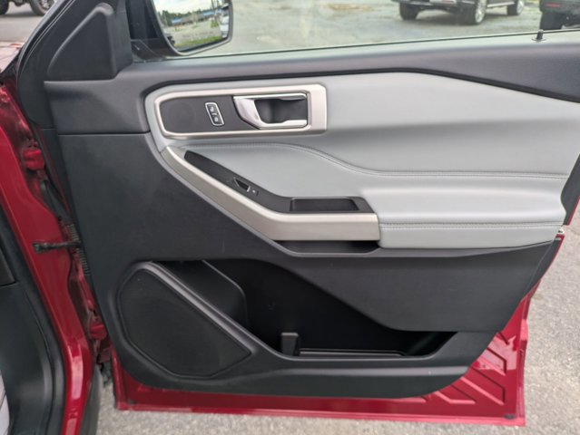Certified 2022 Ford Explorer XLT w/ Equipment Group 202A image 31