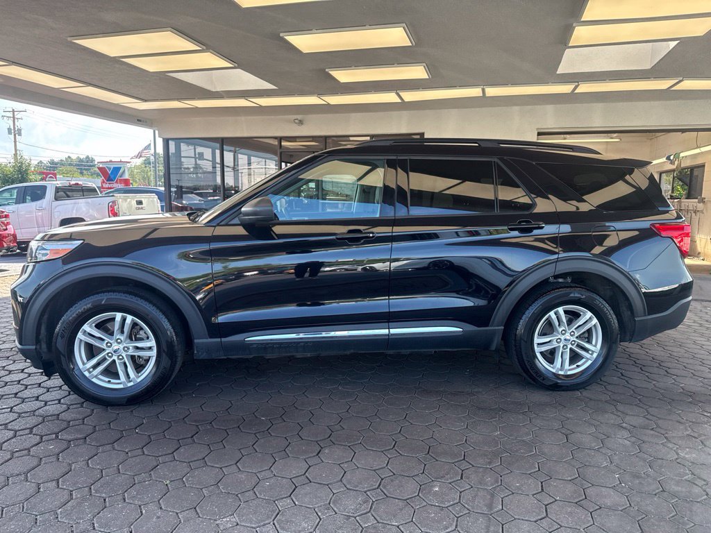 Certified 2024 Ford Explorer XLT w/ Equipment Group 202A AWD/4WD image 9