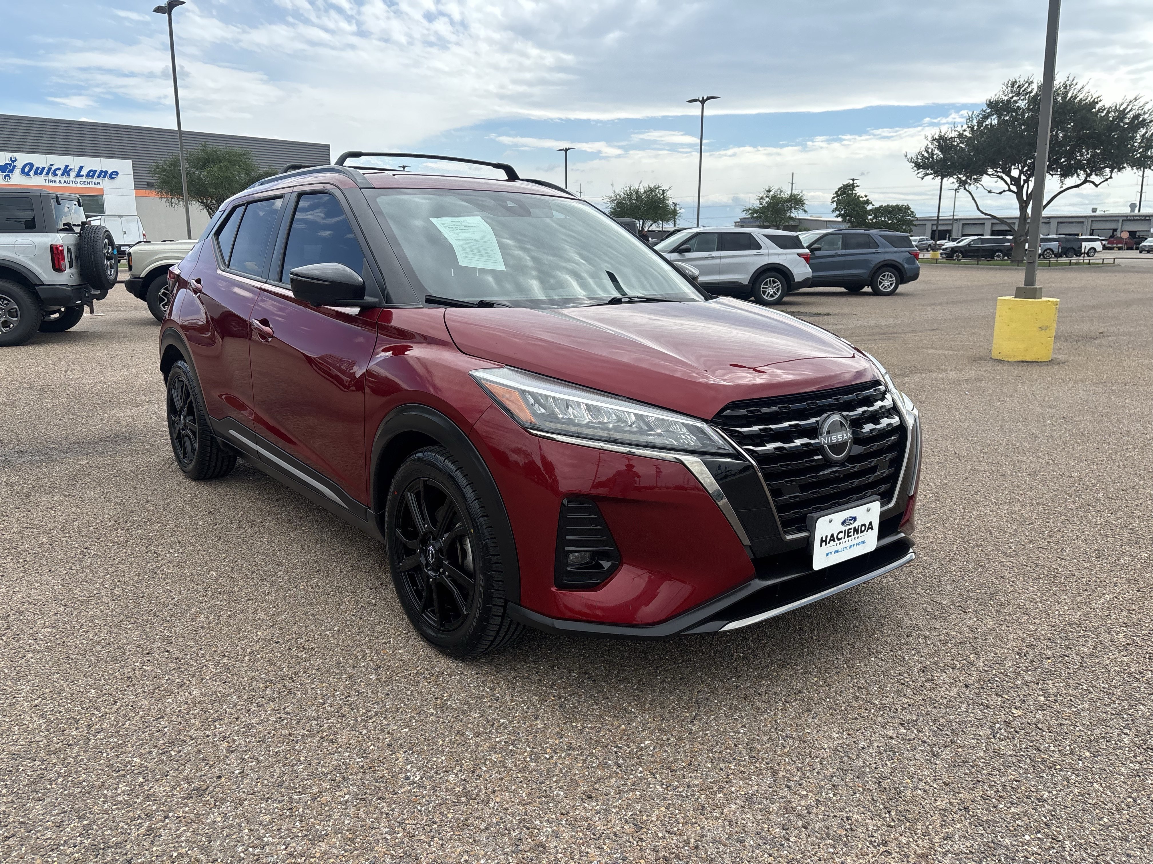Used 2023 Nissan Kicks SR w/ Exterior Package FWD image 5