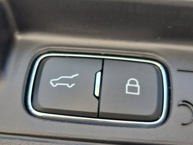 Certified 2022 Ford Explorer XLT AWD/4WD image 11