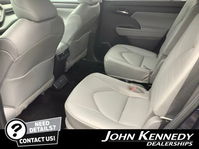 Used 2022 Toyota Highlander XLE AWD/4WD image 31