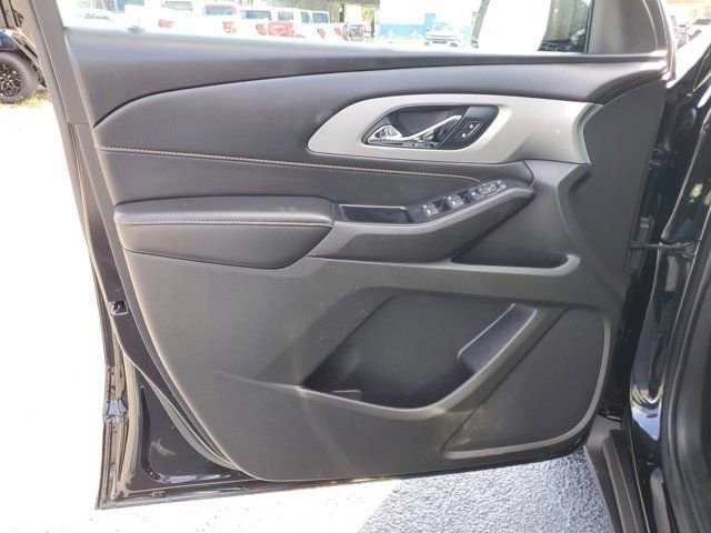Used 2020 Chevrolet Traverse LT image 17