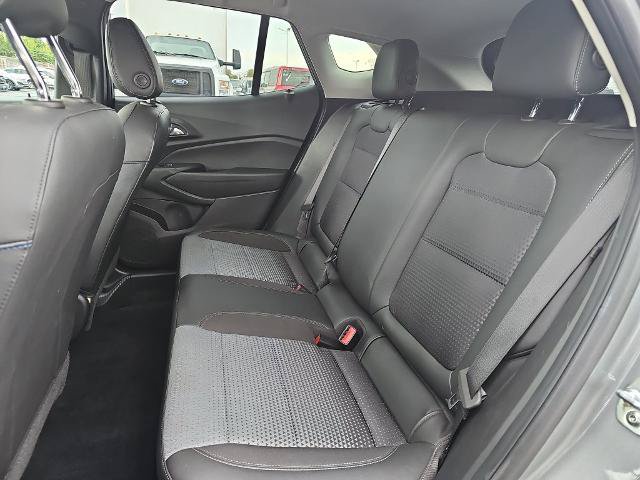 Used 2025 Chevrolet Trax LT w/ LT Convenience Package FWD image 14