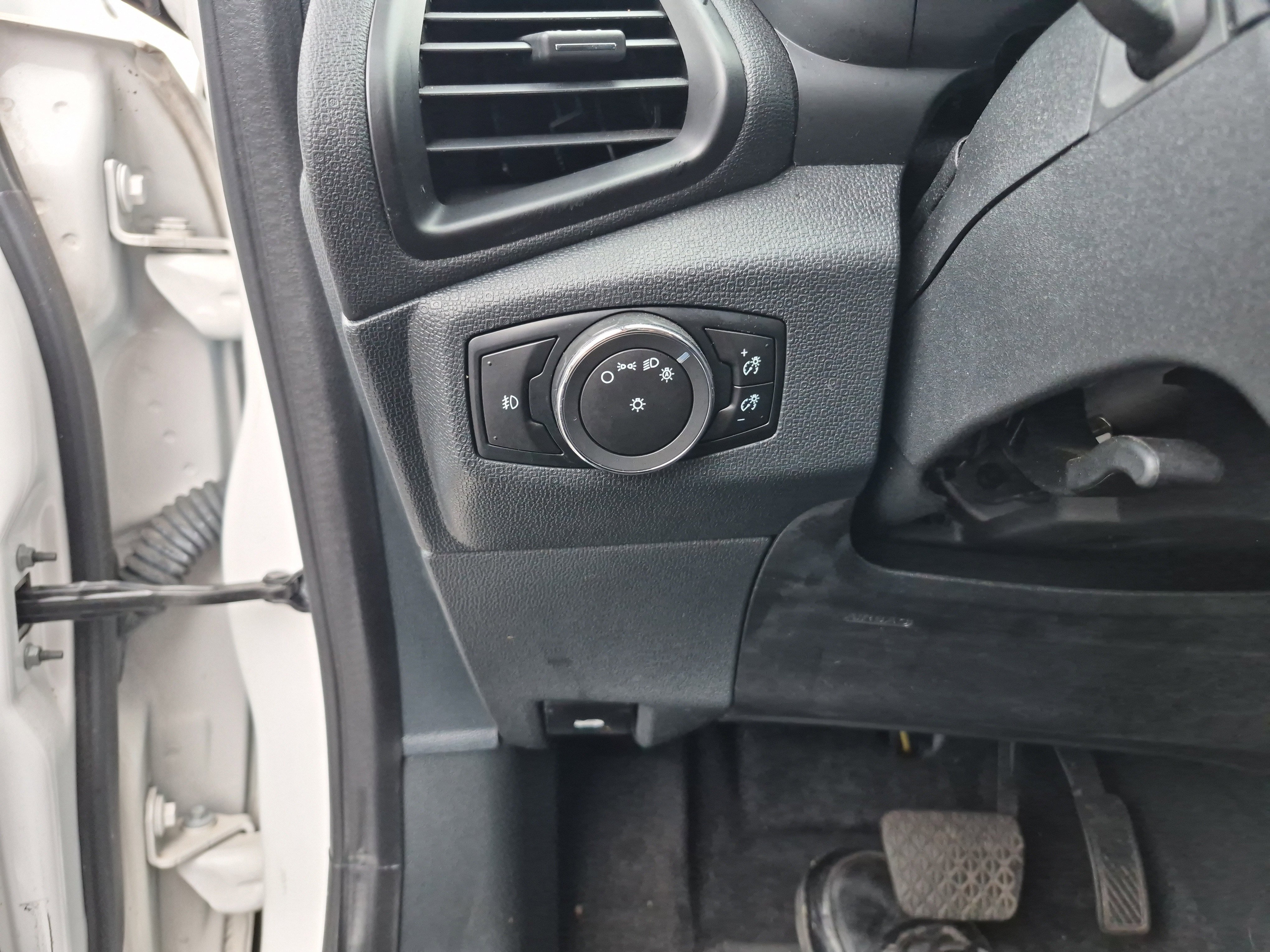 Certified 2021 Ford EcoSport SE image 20