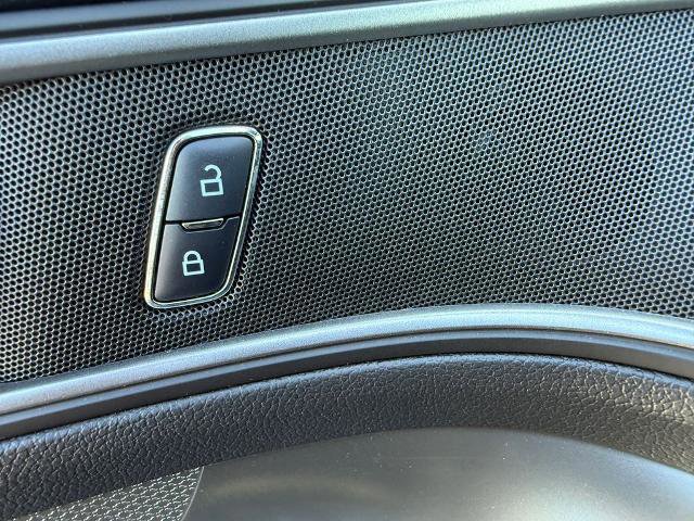 Certified 2019 Ford Explorer XLT w/ Equipment Group 202A image 25