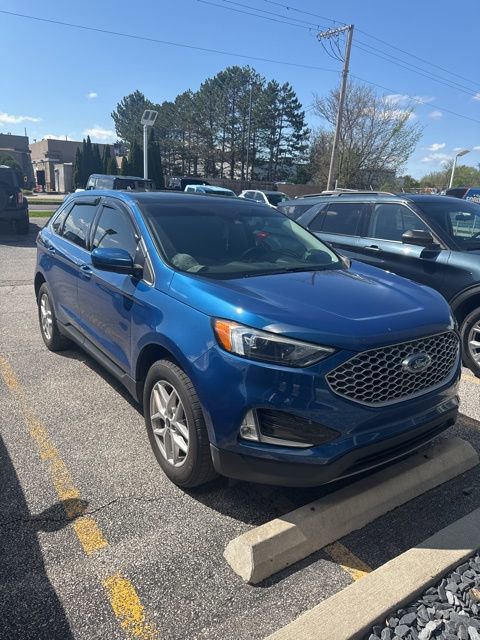 Certified 2024 Ford Edge SEL w/ Convenience Package AWD/4WD image 3