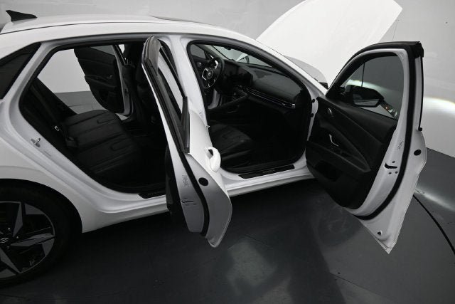 Used 2023 Hyundai Elantra Limited w/ Cargo Package FWD image 13