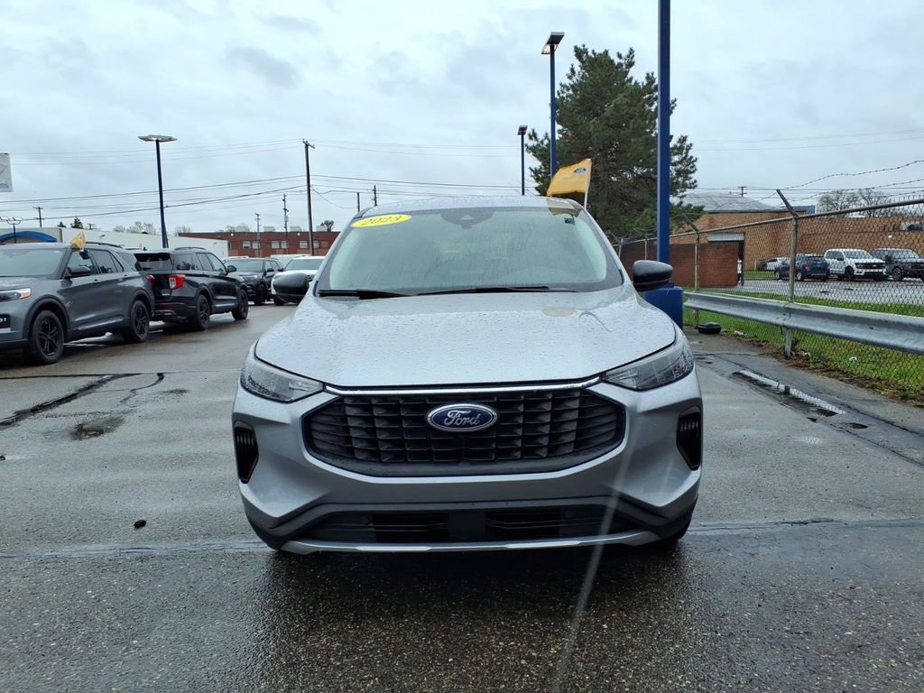 Certified 2023 Ford Escape Active AWD/4WD image 2