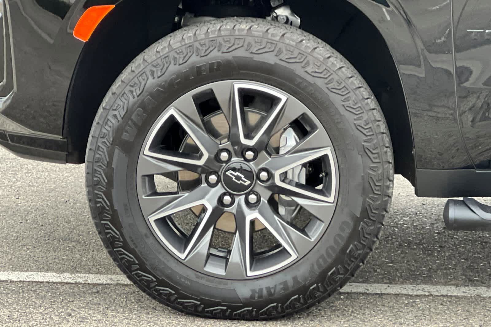 Used 2024 Chevrolet Tahoe Z71 w/ Luxury Package image 29