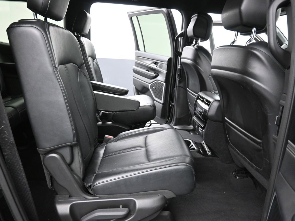 Used 2024 Jeep Wagoneer Series II image 23