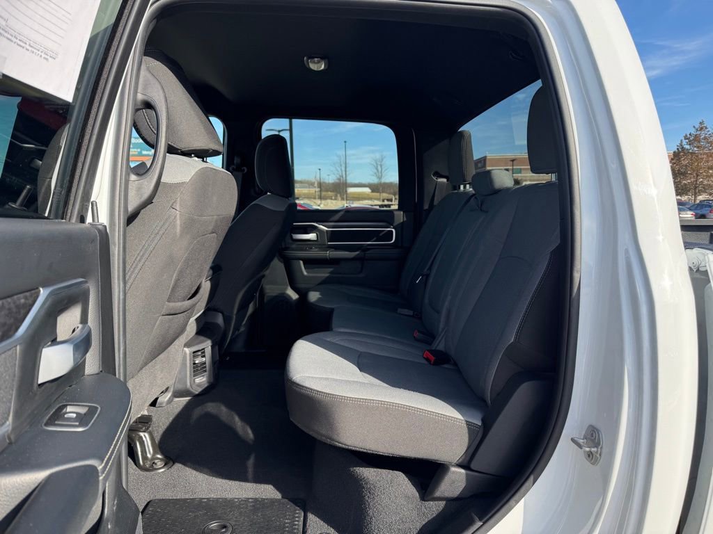 Used 2024 RAM 2500 Big Horn AWD/4WD image 32