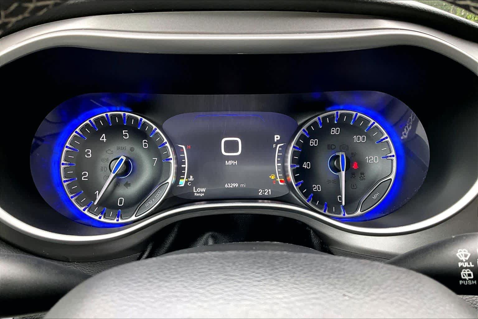 Used 2023 Chrysler Pacifica Touring-L FWD image 26