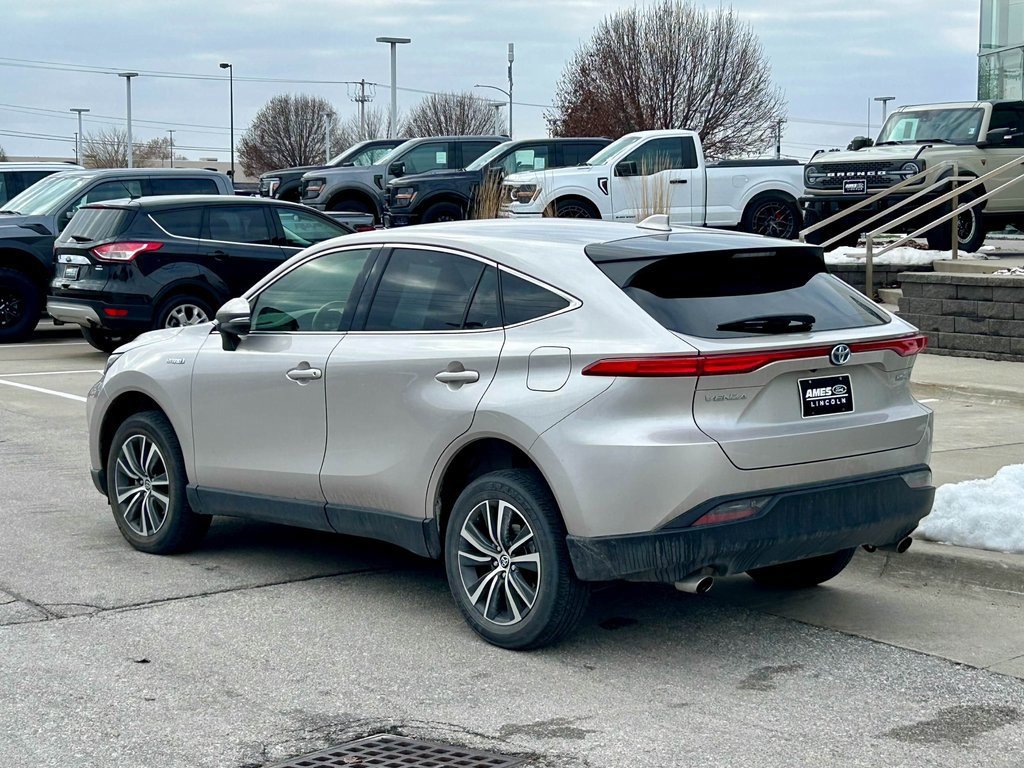 Used 2021 Toyota Venza LE image 4