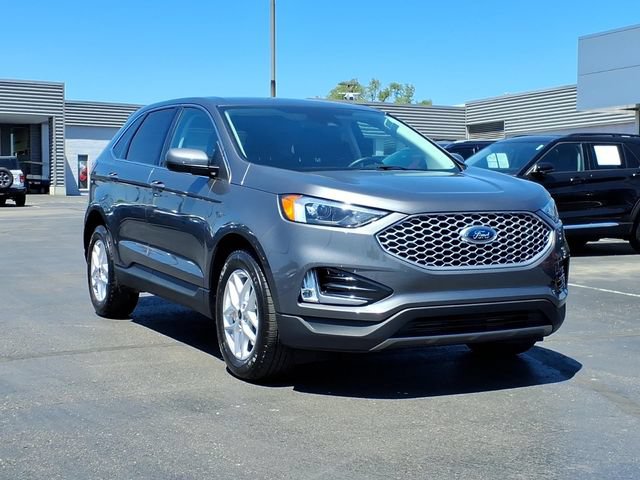 Certified 2023 Ford Edge SEL w/ Convenience Package AWD/4WD image 3
