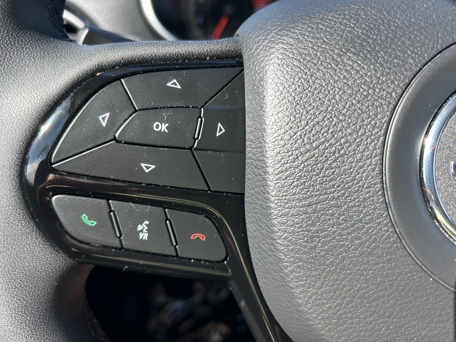 Used 2023 Jeep Cherokee Altitude Lux w/ Mopar Interior Package AWD/4WD image 22