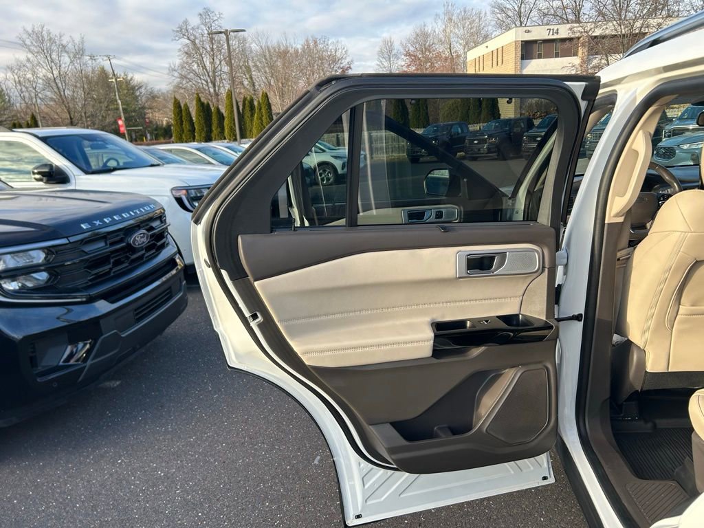 Certified 2022 Ford Explorer Platinum w/ Equipment Group 601A image 15