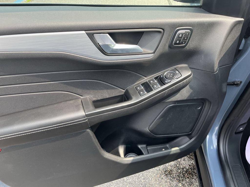 Certified 2025 Ford Escape Platinum AWD/4WD image 5