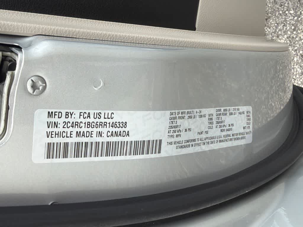 Used 2024 Chrysler Pacifica Touring-L FWD image 32