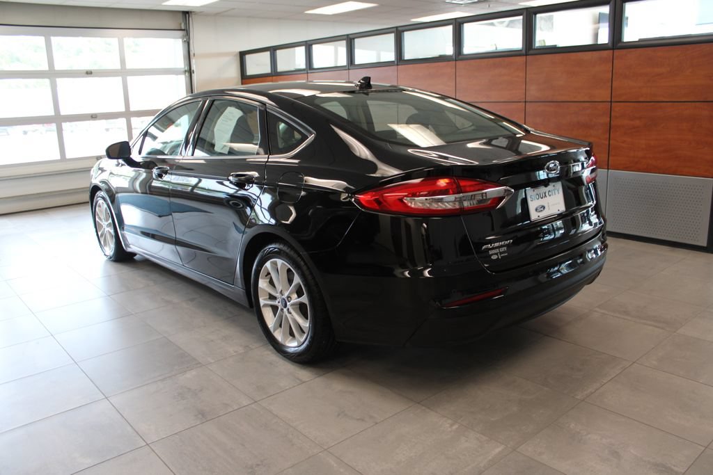 Certified 2020 Ford Fusion SE FWD image 3