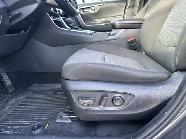 Used 2022 Toyota RAV4 XLE w/ Convenience Package FWD image 13