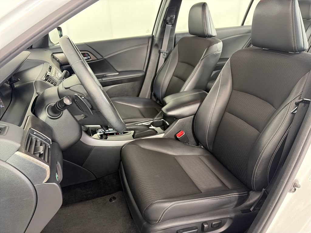 Used 2017 Honda Accord Sport image 11