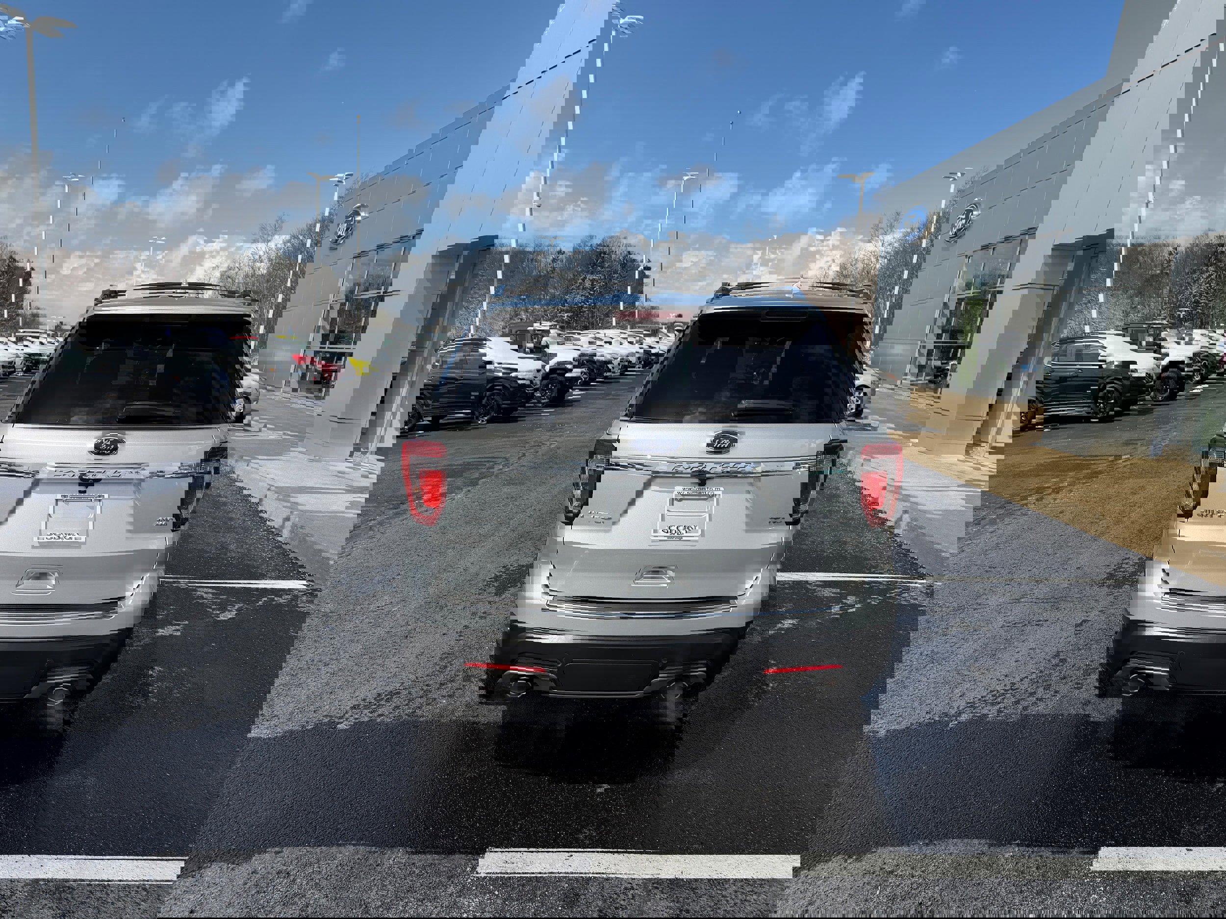 Certified 2019 Ford Explorer Limited w/ Class III Trailer Tow Package image 7