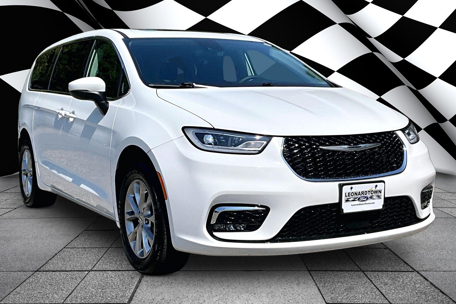 Used 2023 Chrysler Pacifica Touring-L AWD/4WD image 14