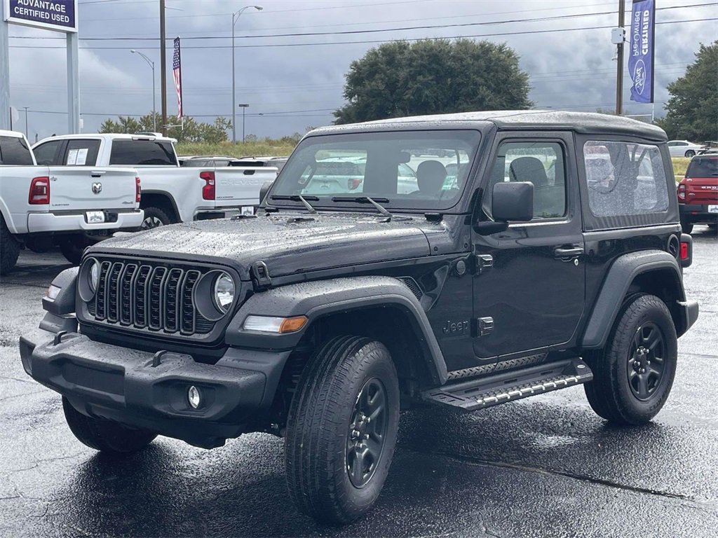 Used 2025 Jeep Wrangler Sport image 7