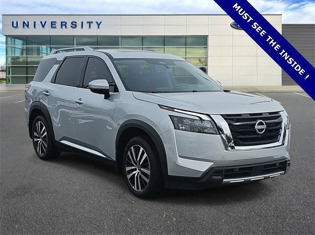 Used 2025 Nissan Pathfinder Platinum image 1