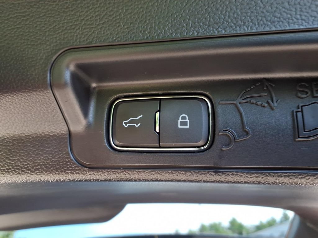 Certified 2023 Ford Explorer XLT w/ Equipment Group 202A AWD/4WD image 16