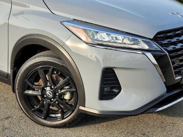 Used 2023 Nissan Kicks SR w/ Exterior Package image 9