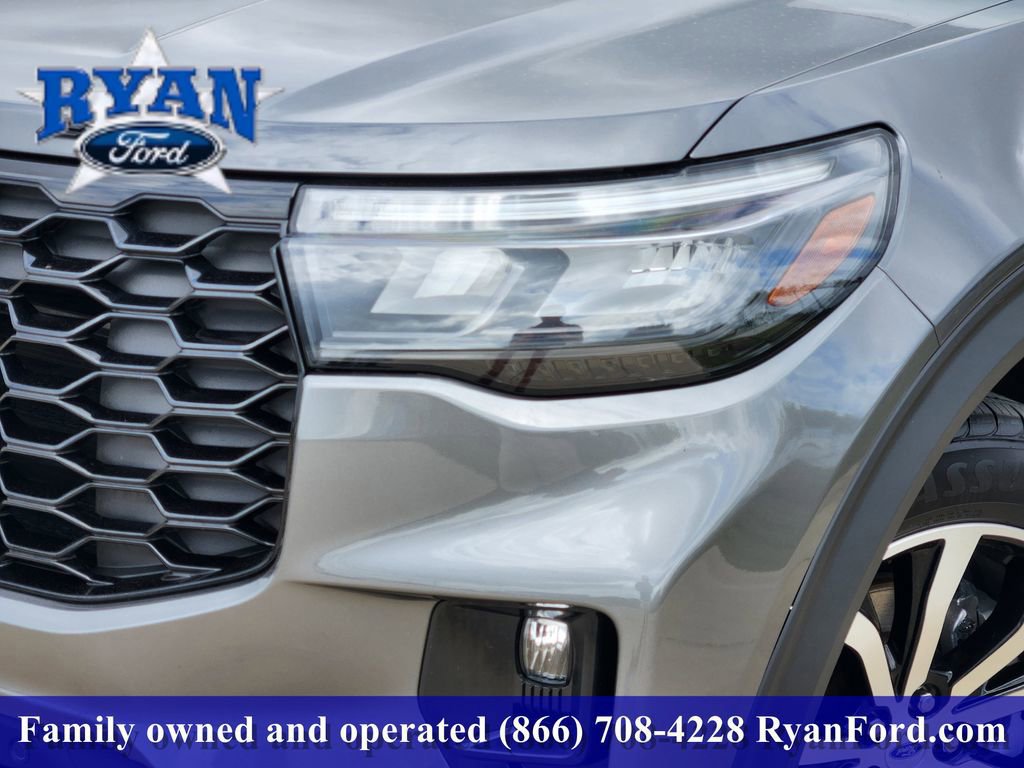Certified 2025 Ford Explorer ST-Line AWD/4WD image 6