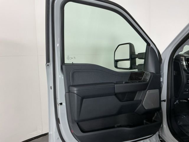 Certified 2025 Ford F350 Lariat w/ Black Appearance Package image 15