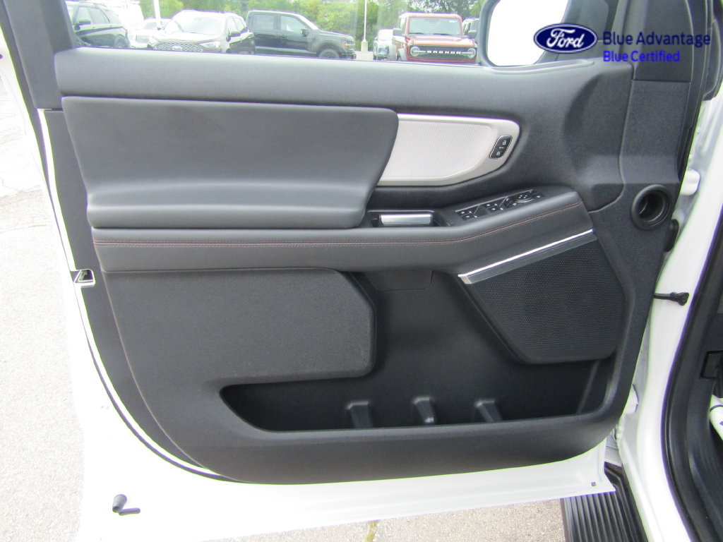 Certified 2025 Ford Expedition Active AWD/4WD image 17