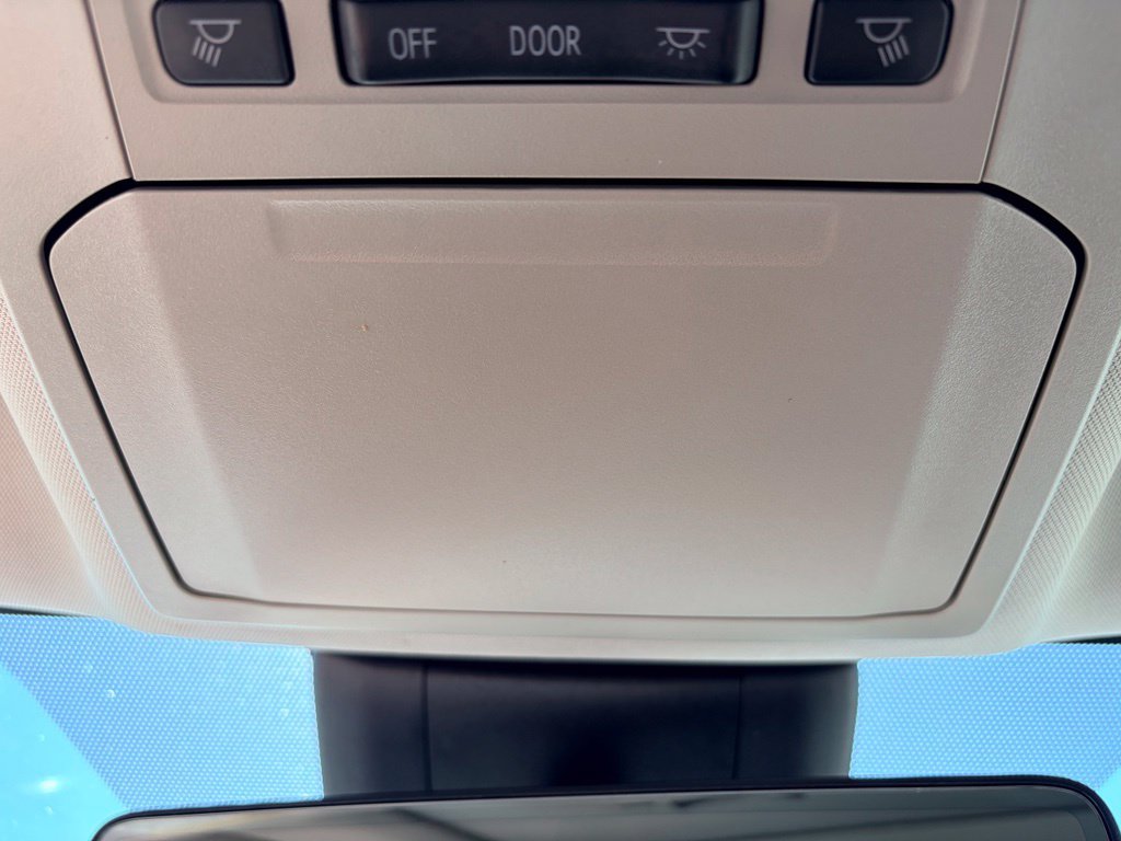 Used 2020 Toyota Highlander XLE AWD/4WD image 19