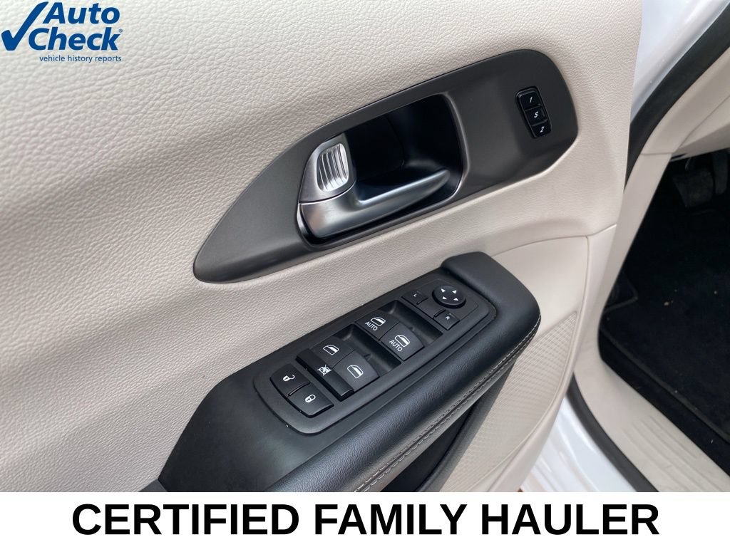 Used 2024 Chrysler Pacifica Touring-L FWD image 26
