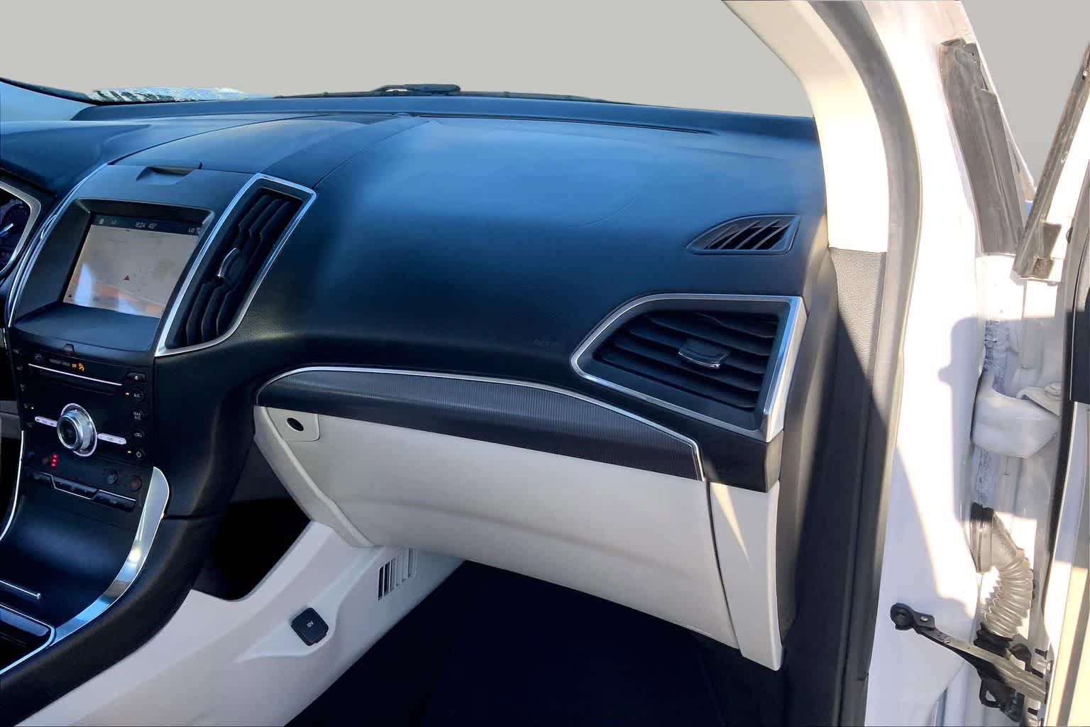 Certified 2019 Ford Edge Titanium w/ Equipment Group 301A FWD image 17