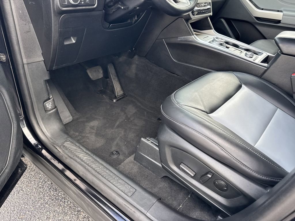 Certified 2022 Ford Explorer XLT w/ Equipment Group 202A image 27