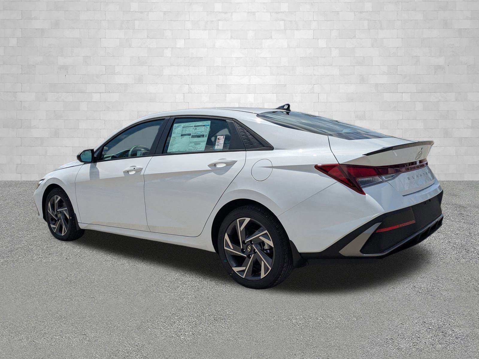 Used 2025 Hyundai Elantra Sport FWD image 4
