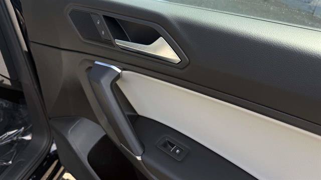 Used 2020 Volkswagen Tiguan SE w/ Panoramic Sunroof Package AWD/4WD image 22