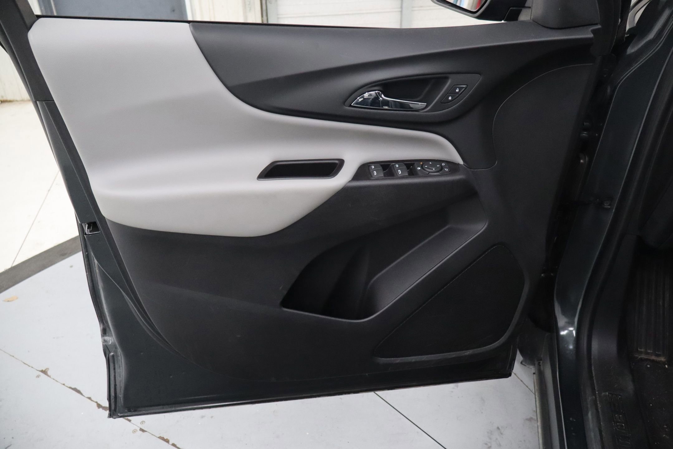 Used 2020 Chevrolet Equinox LS image 14