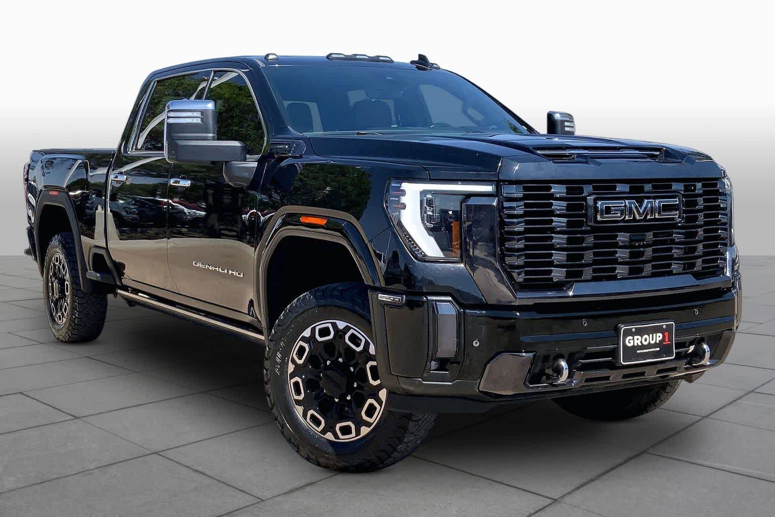 Used 2024 GMC Sierra 2500 Denali Ultimate AWD/4WD image 3