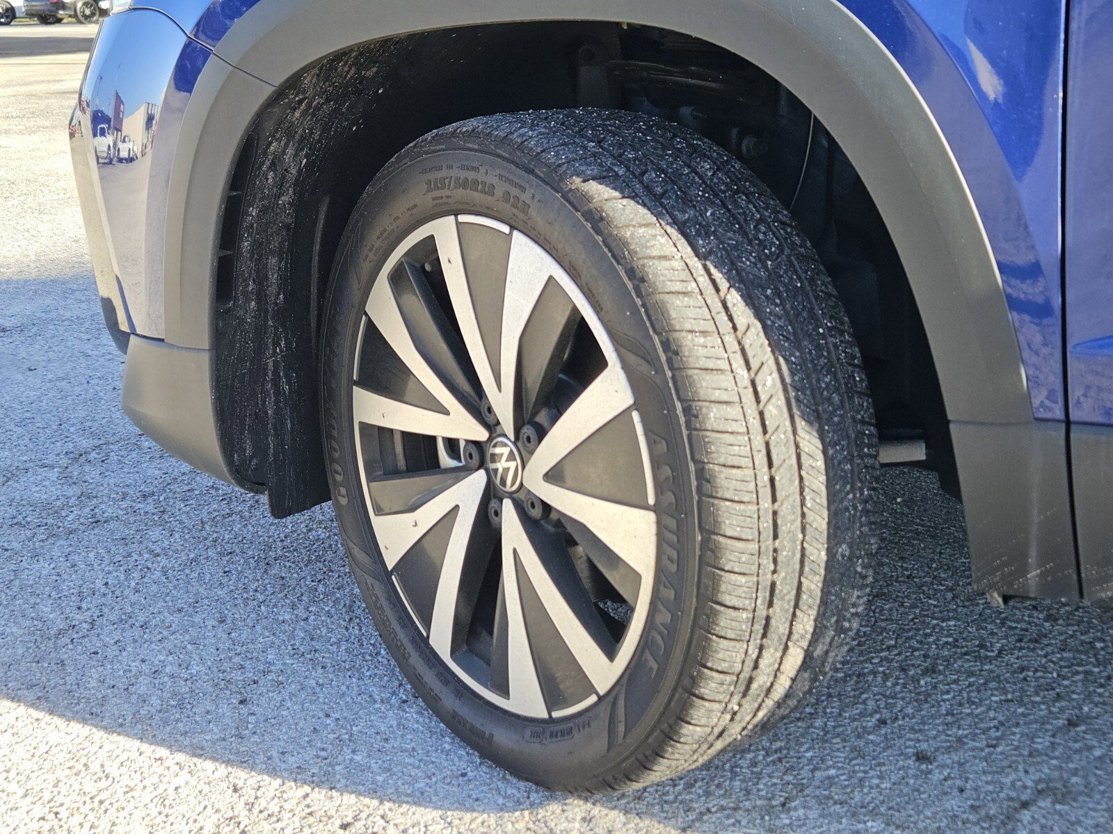 Used 2024 Volkswagen Taos SE image 32