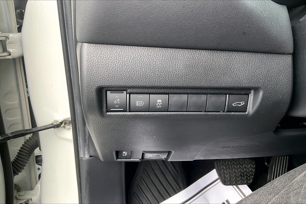 Used 2022 Toyota Venza XLE AWD/4WD image 36