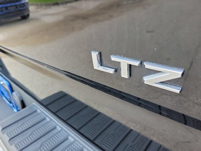 Used 2023 Chevrolet Silverado 1500 LTZ RWD image 8