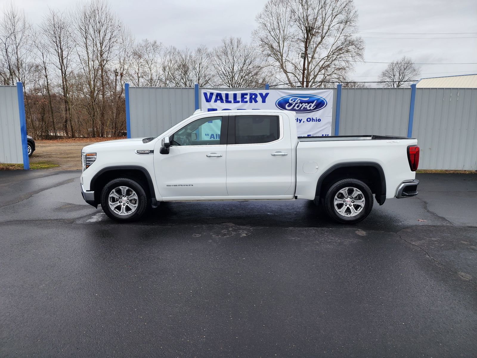 Used 2025 GMC Sierra 1500 SLT AWD/4WD image 2