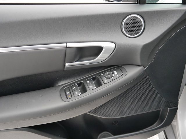 Used 2023 Hyundai Sonata SEL w/ Convenience Package image 16