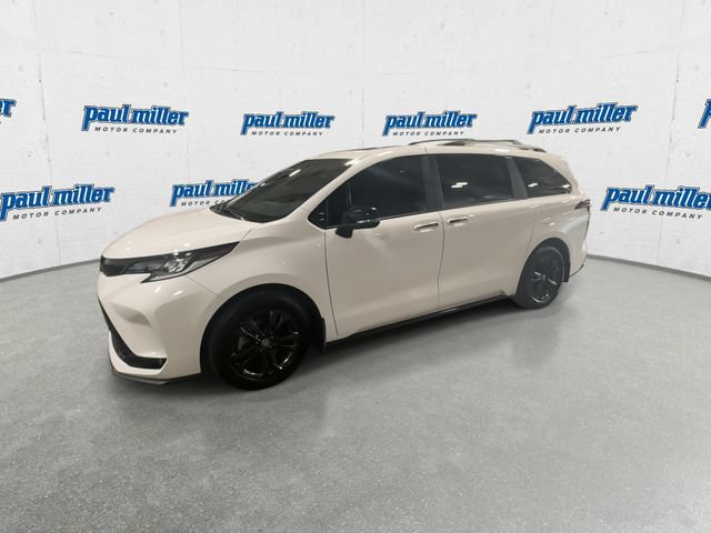 Used 2025 Toyota Sienna XSE w/ XSE Premium Package AWD/4WD image 5