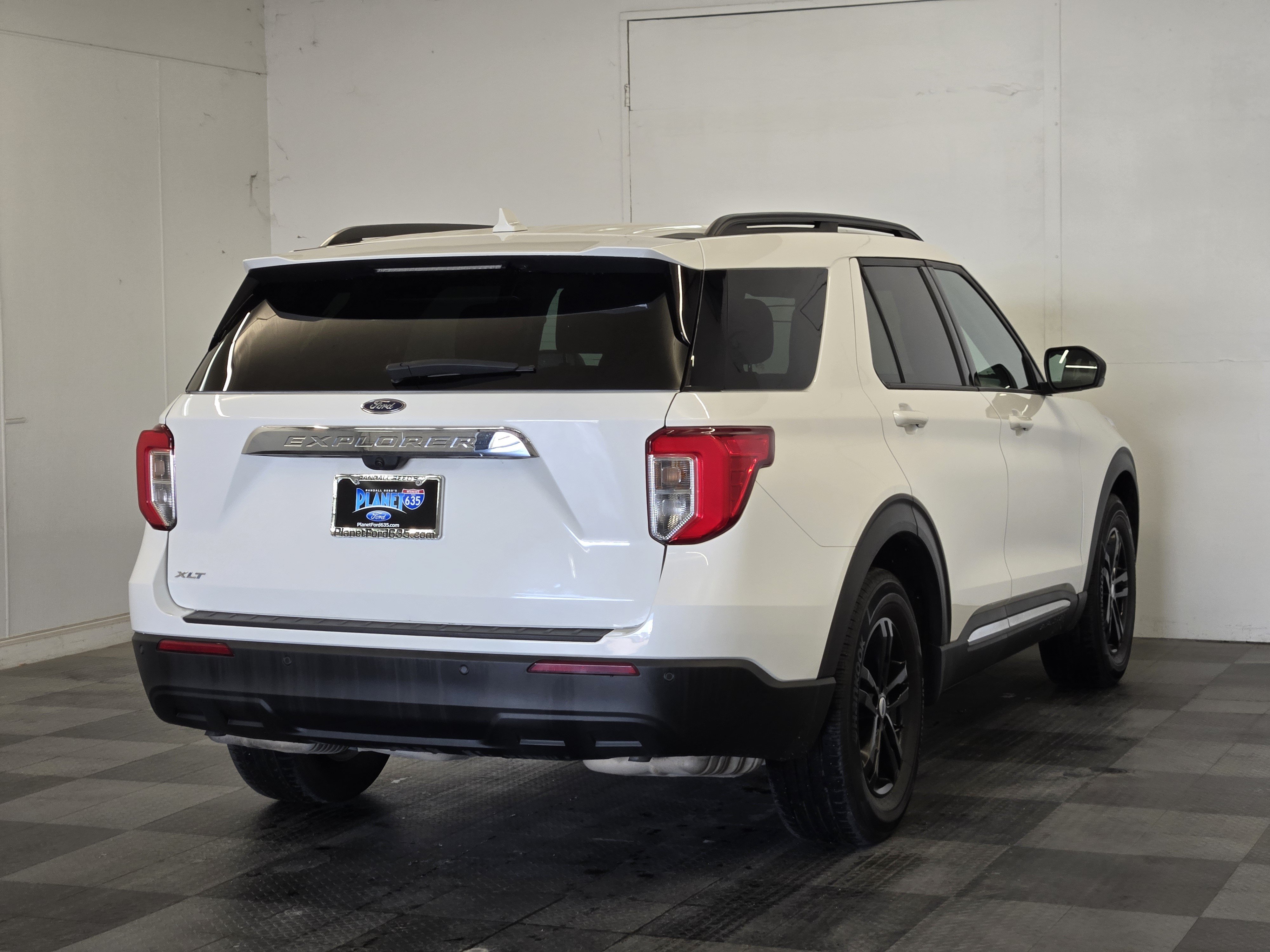 Certified 2023 Ford Explorer XLT RWD image 7
